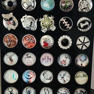 SNAP Jewelry Lot 160 Mixed Themes, Holiday, Rhinestone, Ginger Snaps, & Displays